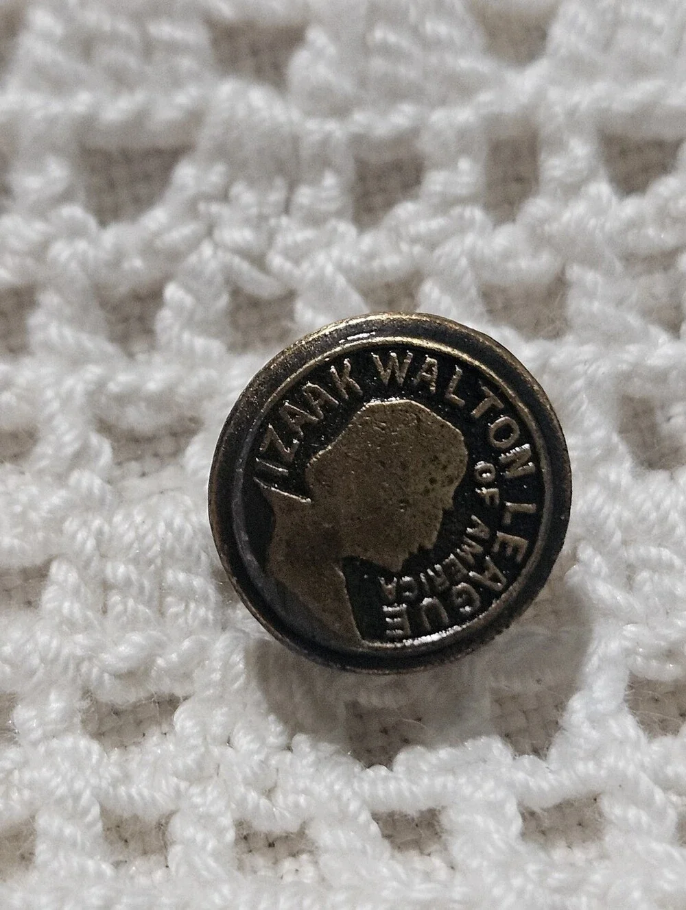 1920-40 Screwback Izaak Walton  Lapel Pin